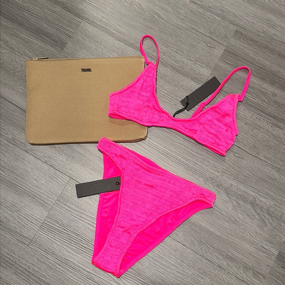 Hot pink thread swimsuit set with bonus bag. - Picture 3 of 12